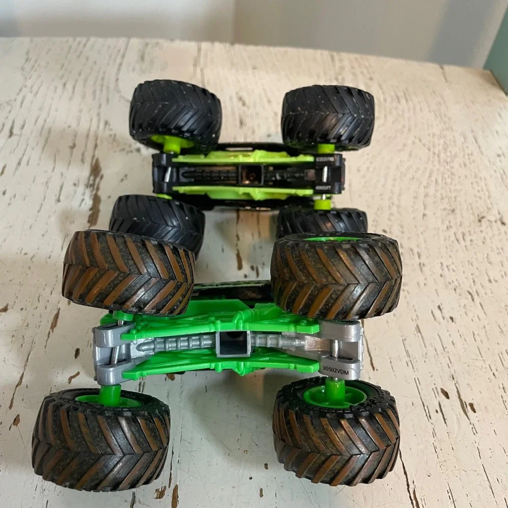 Monster‎ Jam Grave Digger 1:64 Die-Cast Monster Truck Set of 2 Green Black